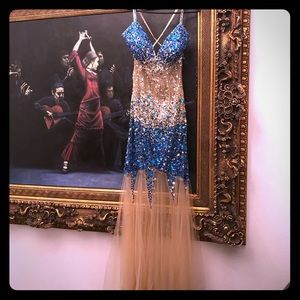 Beautiful Mermaid-ish, jeweled, prom dress 💃🏻